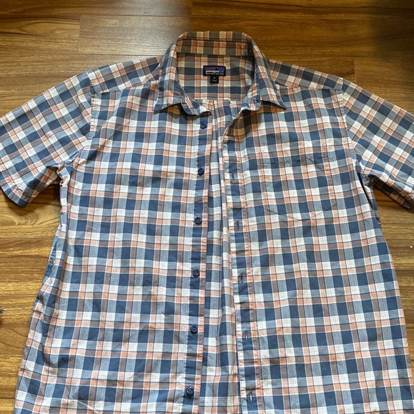 Men’s Patagonia Short Sleeve Button - Picture 2 of 2